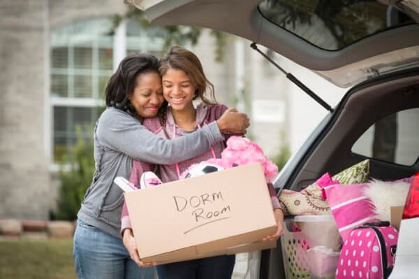 mother-daughter-dorm